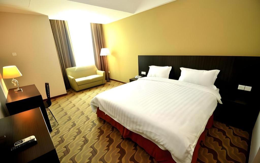 Eminent Hotel Kota Kinabalu Exteriér fotografie